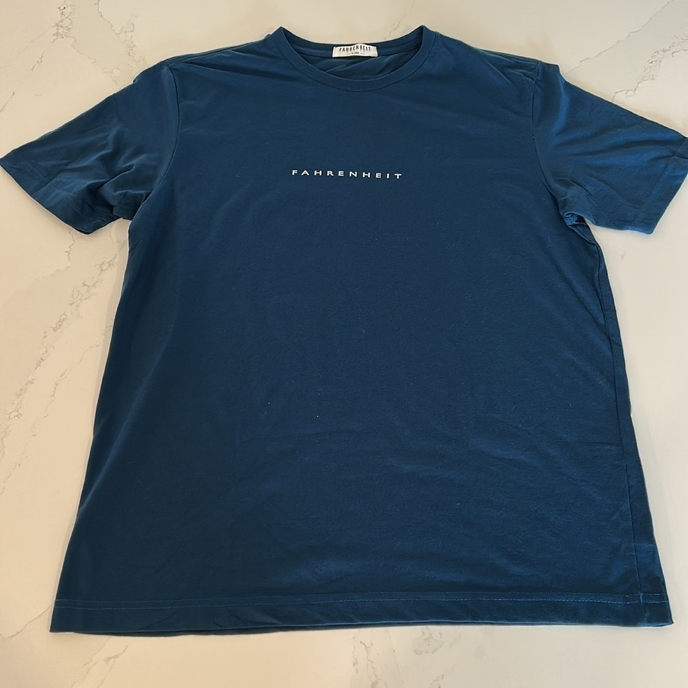 Fahrenheit Men's Blue T-Shirt Size Large/XL (note)